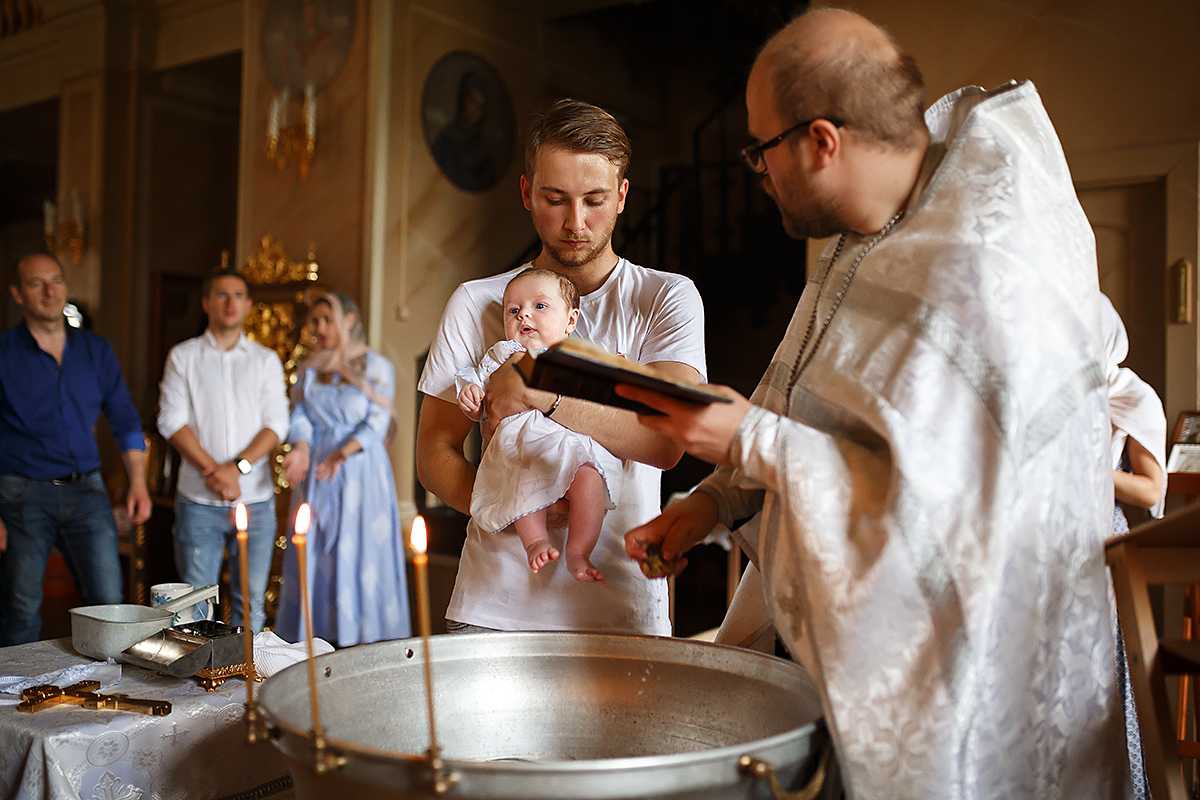 Когда и как лучше крестить ребенка: традиции, правила и советы когда лучше крестить и как выбрать крестных родителей (90 фото и видео)