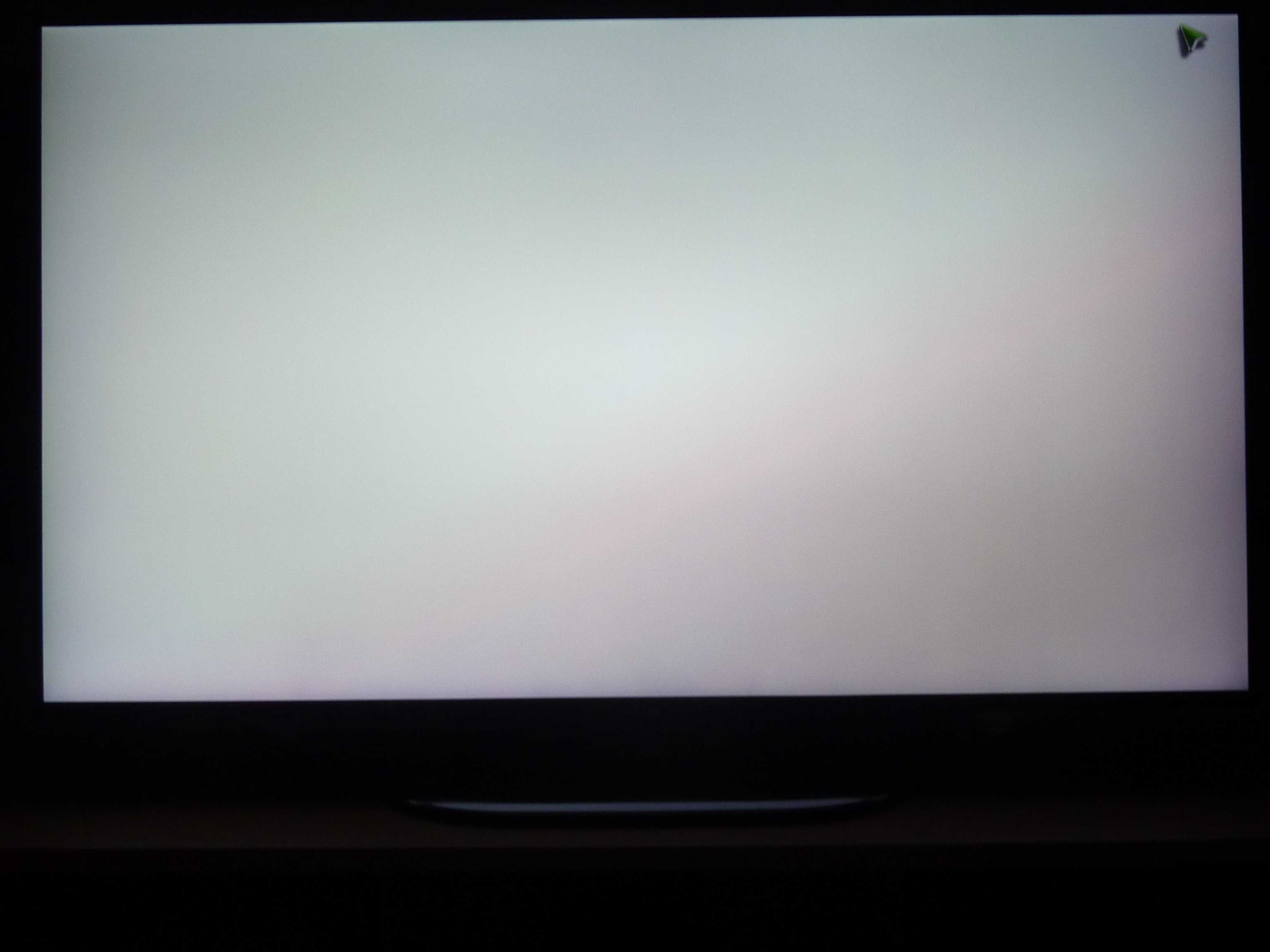 Левом нижнем углу экрана. LG 6000 серый экран. Тёмные пятна на экране телевизора. Неравномерная подсветка монитора. Засветка экрана телевизора.