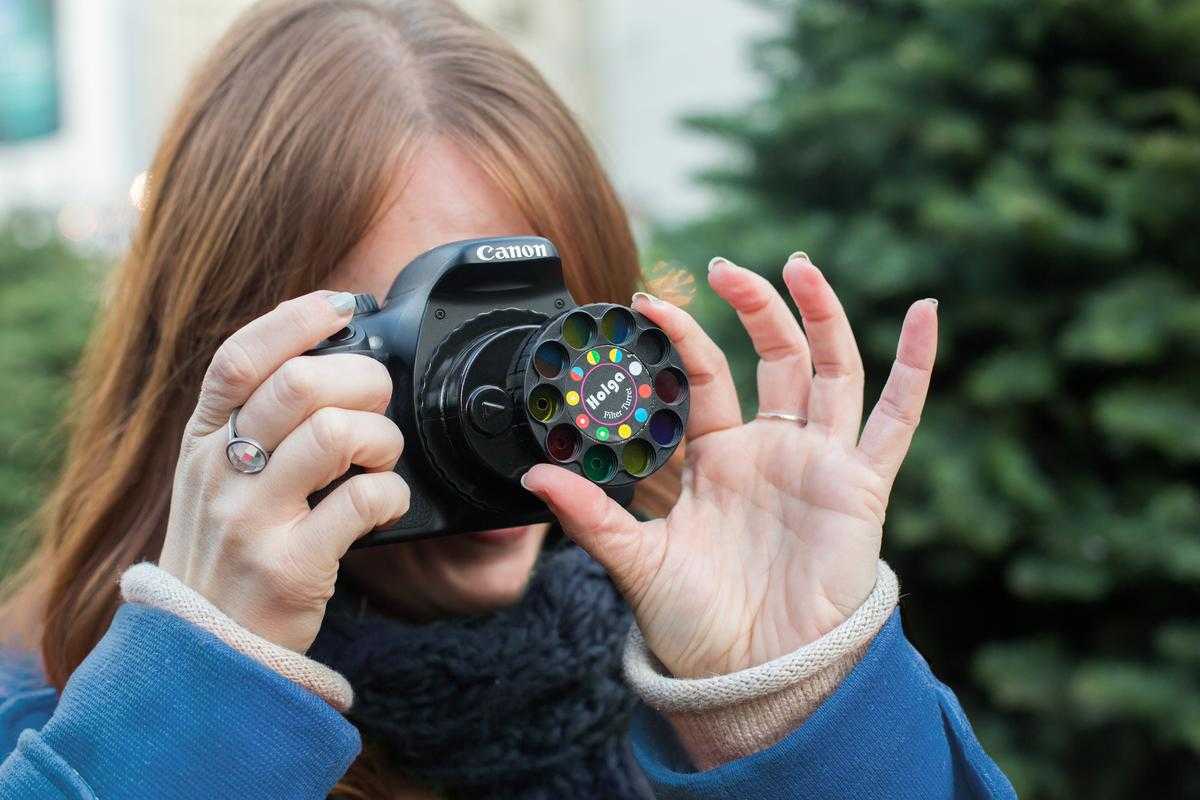 Автоматическая фотокамера делает фотографии высокого разрешения с палитрой 16777216 цветов