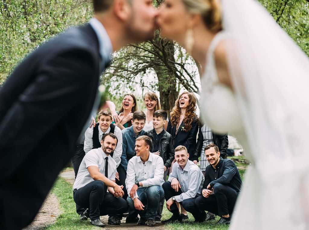 На заре свадебной фотографии обычно фотографировалось только несколько пози...