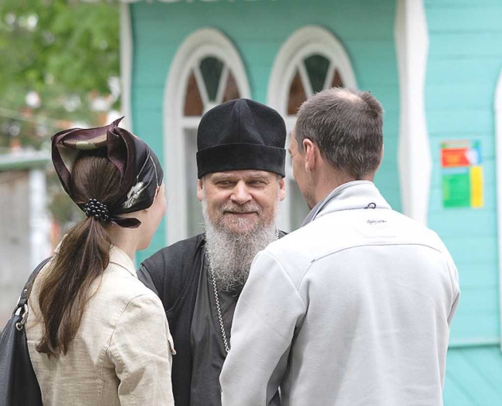 Разговор в храме со священником