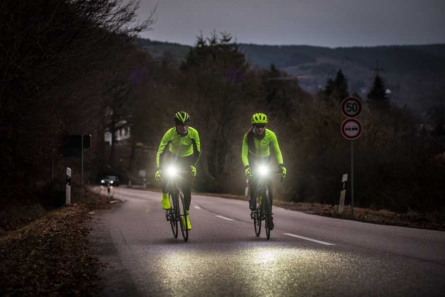 Светоотражающие элементы для бега и велоспорта: какие бывают и как их использовать