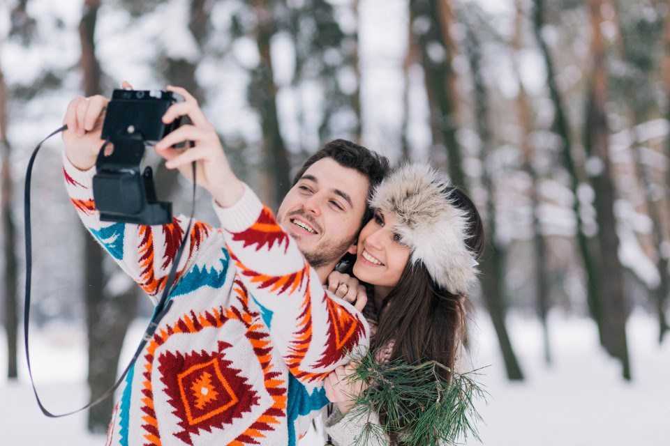 20 идей для зимней съёмки love-story - weddywood